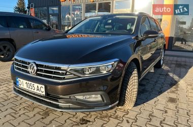 Универсал Volkswagen Passat 2019 в Киеве