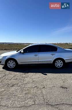 Седан Volkswagen Passat 2005 в Баре