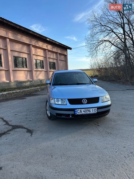 Седан Volkswagen Passat 1998 в Жашкове