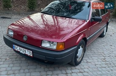 Седан Volkswagen Passat 1988 в Львове