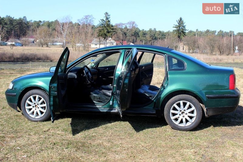 Седан Volkswagen Passat 1999 в Кременце