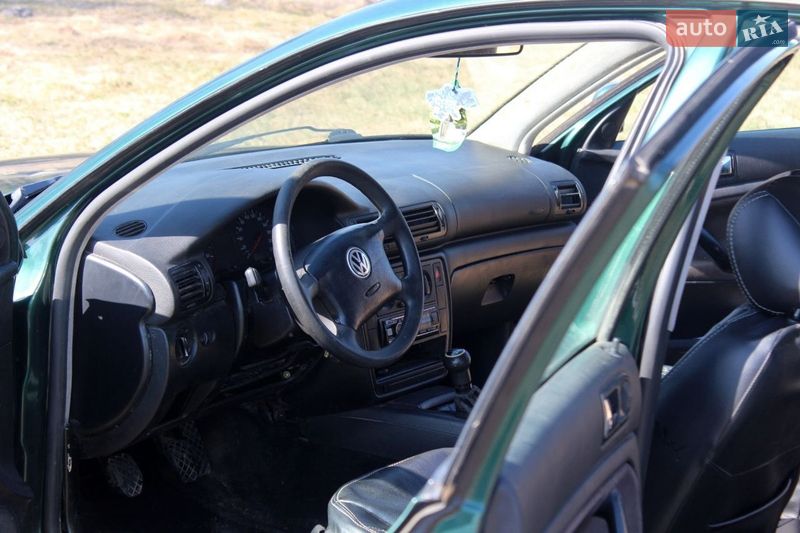 Седан Volkswagen Passat 1999 в Кременце