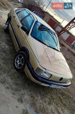 Седан Volkswagen Passat 1989 в Каневі