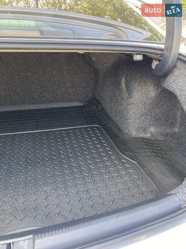 Седан Volkswagen Passat 2014 в Днепре