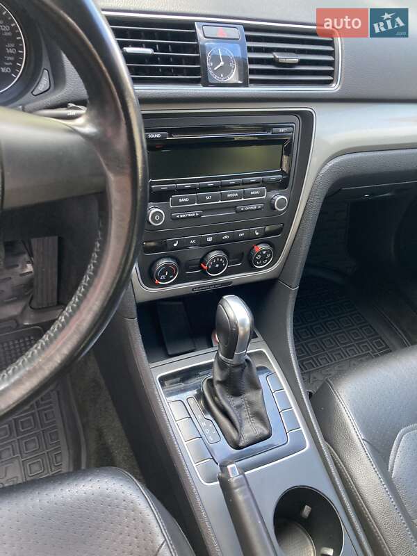 Седан Volkswagen Passat 2014 в Днепре