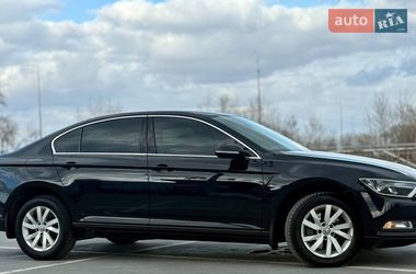 Седан Volkswagen Passat 2019 в Києві