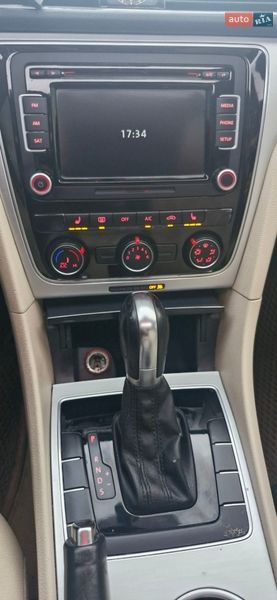 Седан Volkswagen Passat 2013 в Киеве