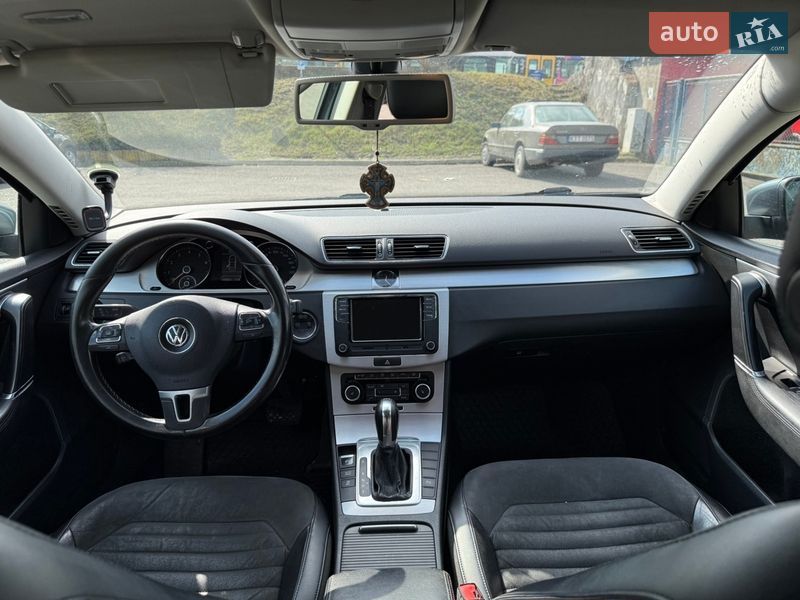 Седан Volkswagen Passat 2011 в Львове