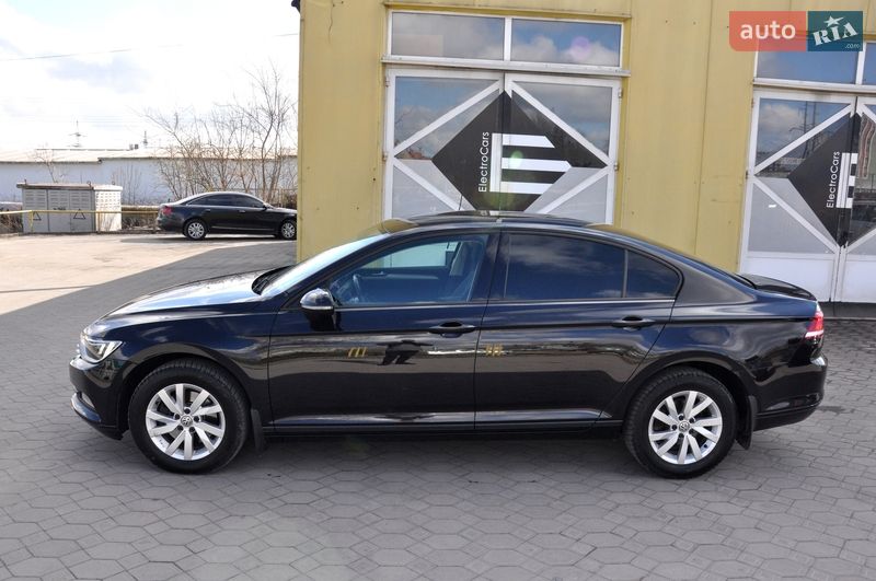 Седан Volkswagen Passat 2017 в Львове