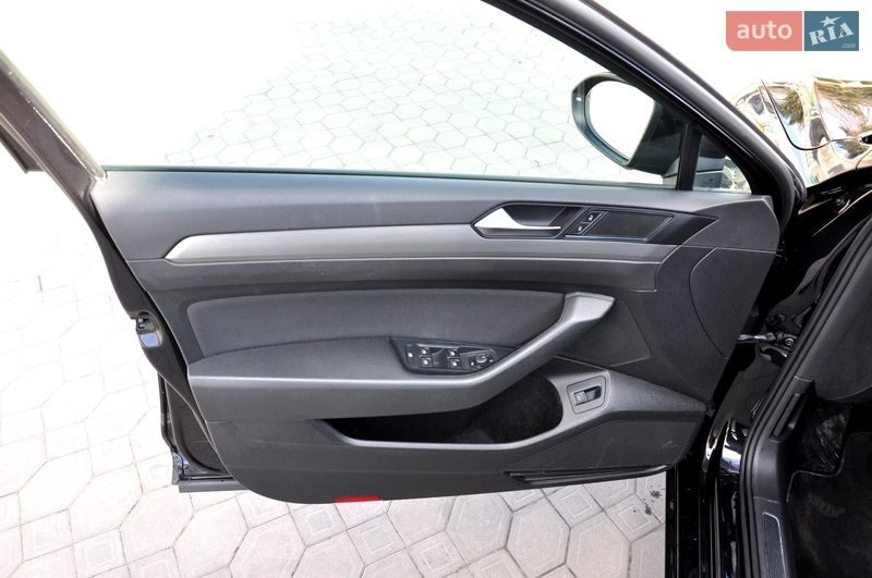 Седан Volkswagen Passat 2017 в Львове