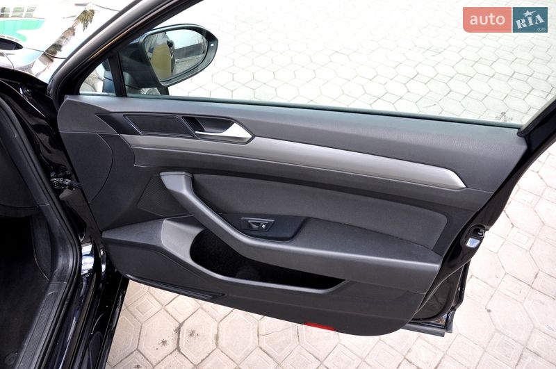 Седан Volkswagen Passat 2017 в Львове