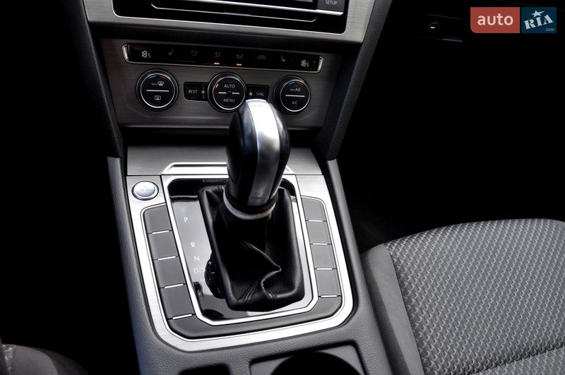 Седан Volkswagen Passat 2017 в Львове