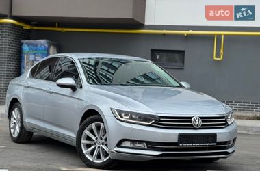 Седан Volkswagen Passat 2017 в Виннице