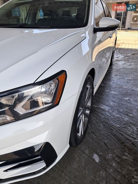 Седан Volkswagen Passat 2016 в Киеве