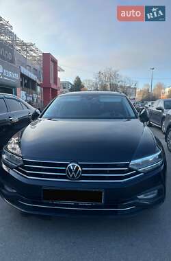 Универсал Volkswagen Passat 2021 в Киеве