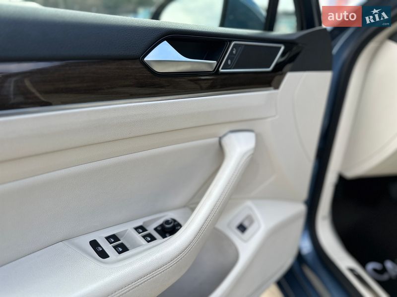 Универсал Volkswagen Passat 2015 в Львове