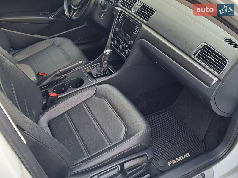 Седан Volkswagen Passat 2016 в Киеве