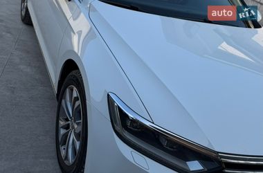 Седан Volkswagen Passat 2015 в Києві