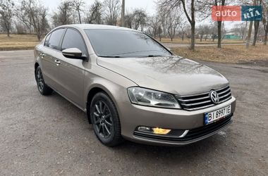 Седан Volkswagen Passat 2011 в Гадячі