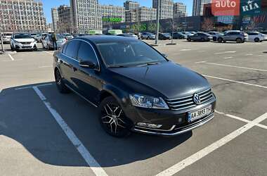 Седан Volkswagen Passat 2012 в Киеве