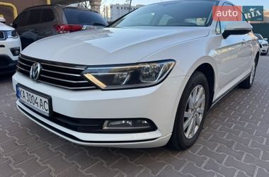 Седан Volkswagen Passat 2016 в Києві