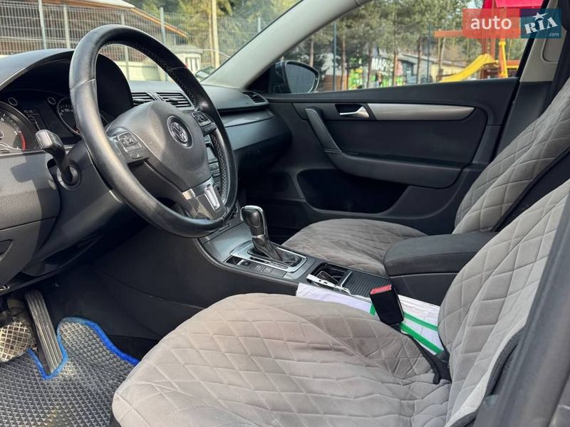 Универсал Volkswagen Passat 2011 в Яремче