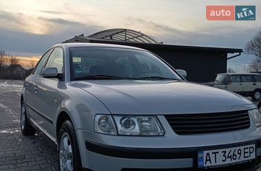Седан Volkswagen Passat 1999 в Калуші