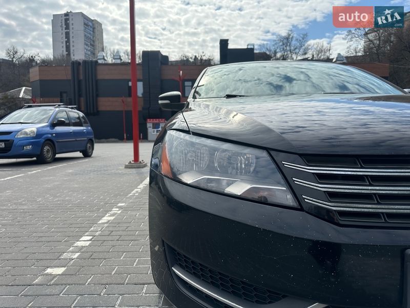Седан Volkswagen Passat 2012 в Києві