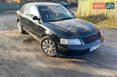Седан Volkswagen Passat 1999 в Ромнах