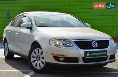 Седан Volkswagen Passat 2010 в Киеве