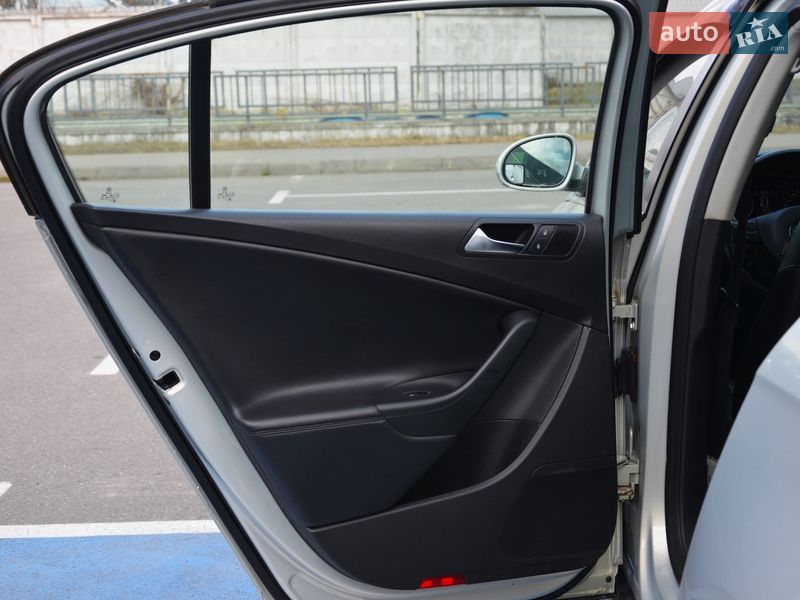 Седан Volkswagen Passat 2010 в Киеве