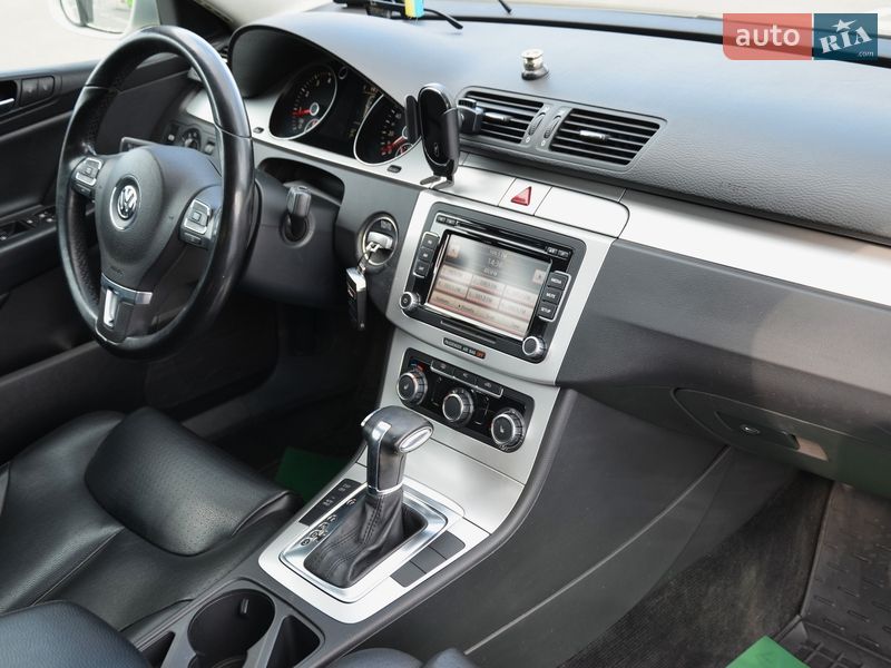 Седан Volkswagen Passat 2010 в Киеве