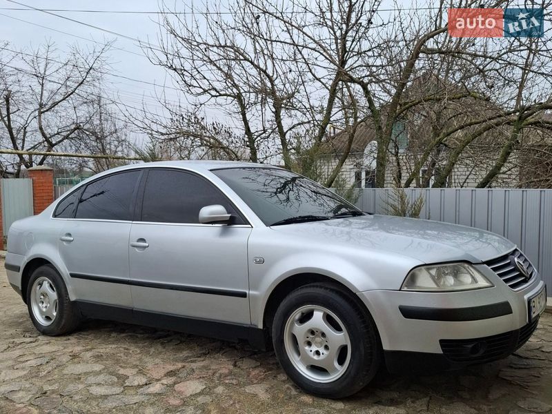Седан Volkswagen Passat 2000 в Семеновке