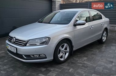 Седан Volkswagen Passat 2011 в Львові