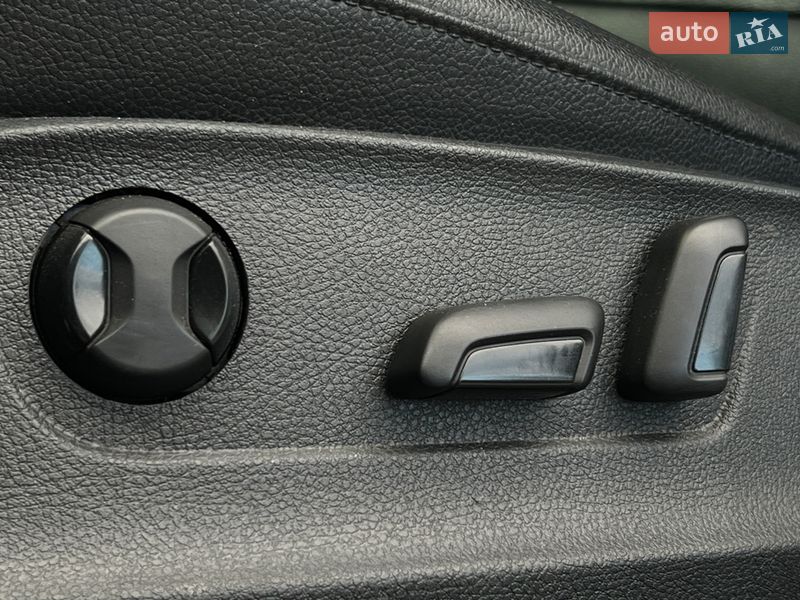 Седан Volkswagen Passat 2016 в Львове