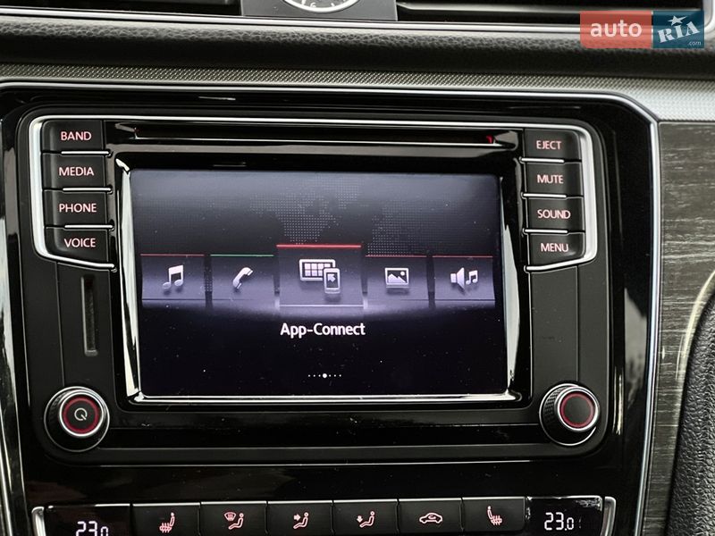 Седан Volkswagen Passat 2016 в Львове