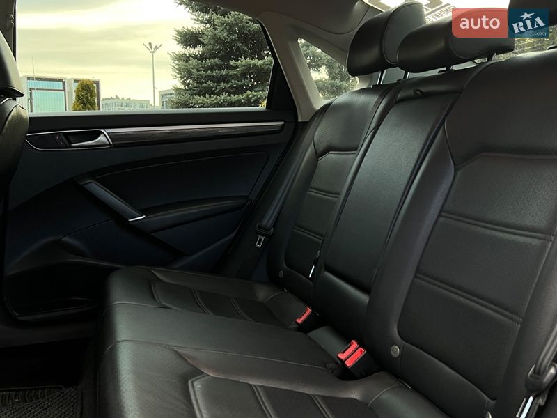 Седан Volkswagen Passat 2016 в Львове