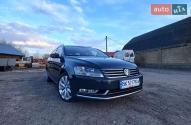 Універсал Volkswagen Passat 2012 в Рокитному