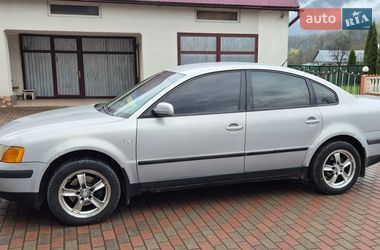 Седан Volkswagen Passat 1998 в Ужгороде