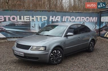 Седан Volkswagen Passat 2000 в Киеве