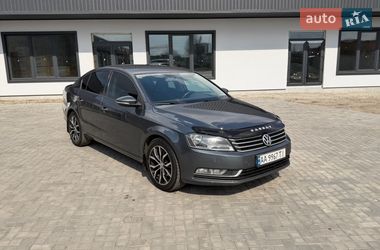 Седан Volkswagen Passat 2012 в Житомире