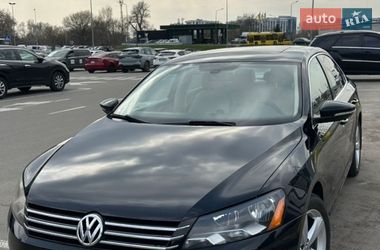 Седан Volkswagen Passat 2012 в Києві