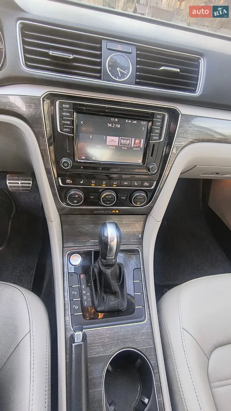 2017 Volkswagen Passat - мініатюра 12