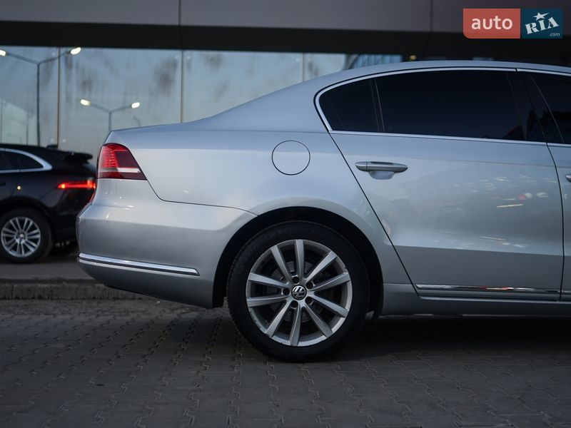 Седан Volkswagen Passat 2012 в Львове