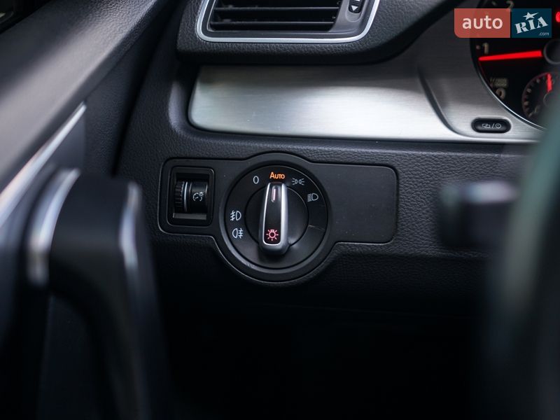 Седан Volkswagen Passat 2012 в Львове