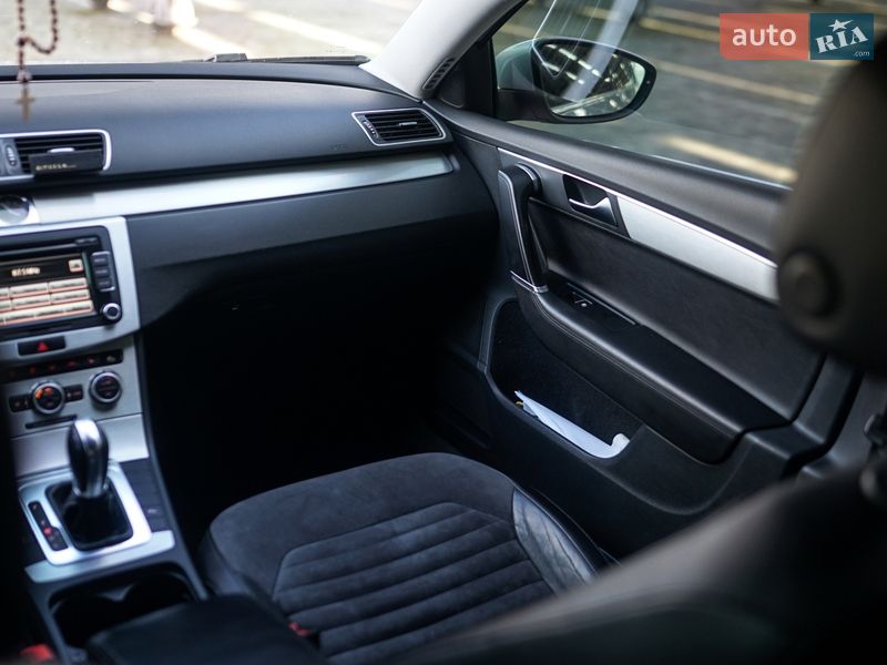 Седан Volkswagen Passat 2012 в Львове