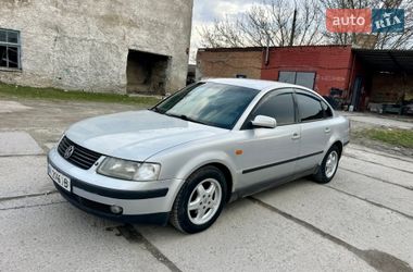 Седан Volkswagen Passat 1997 в Василькові