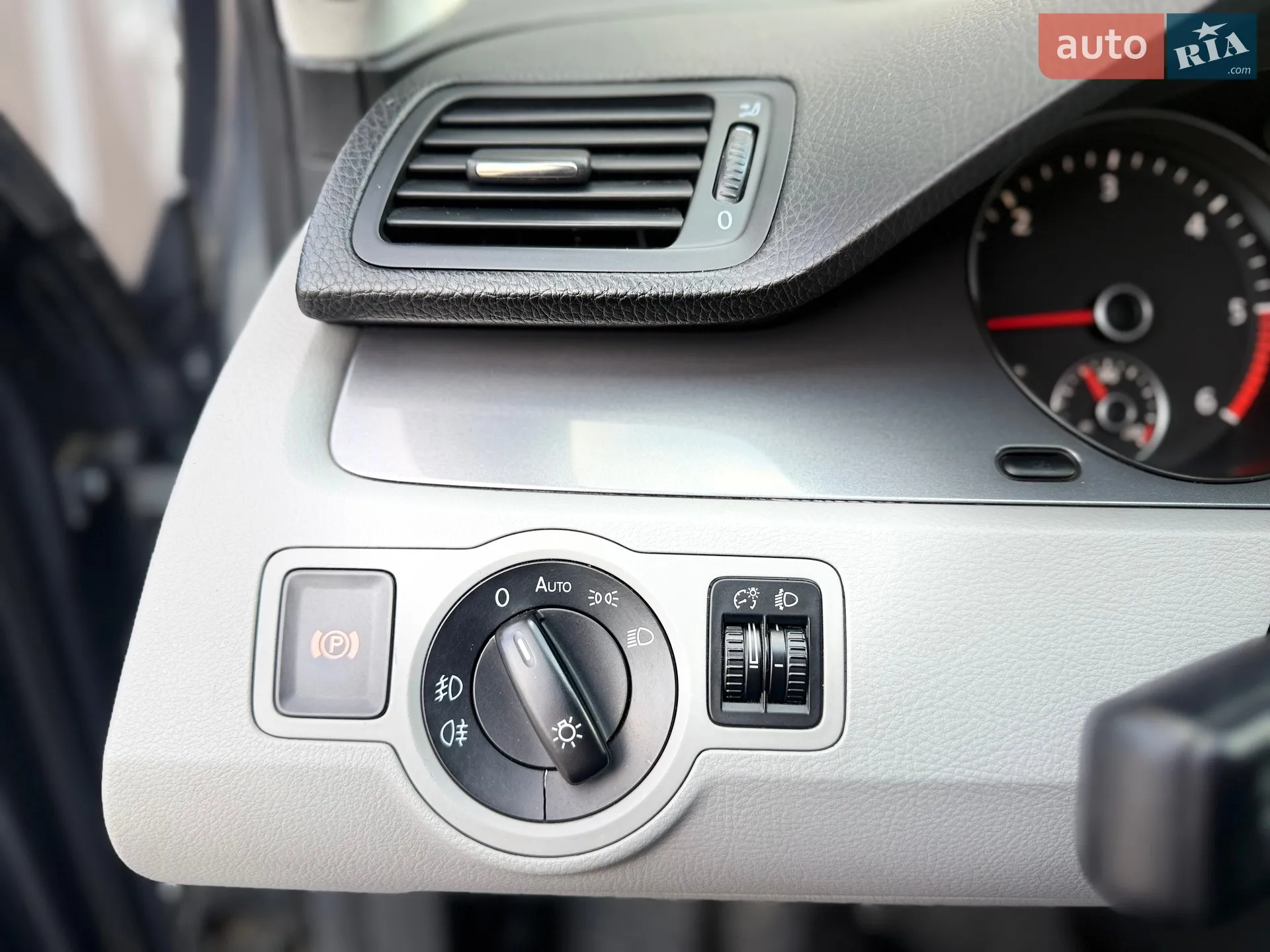2010 Volkswagen Passat - мініатюра 23