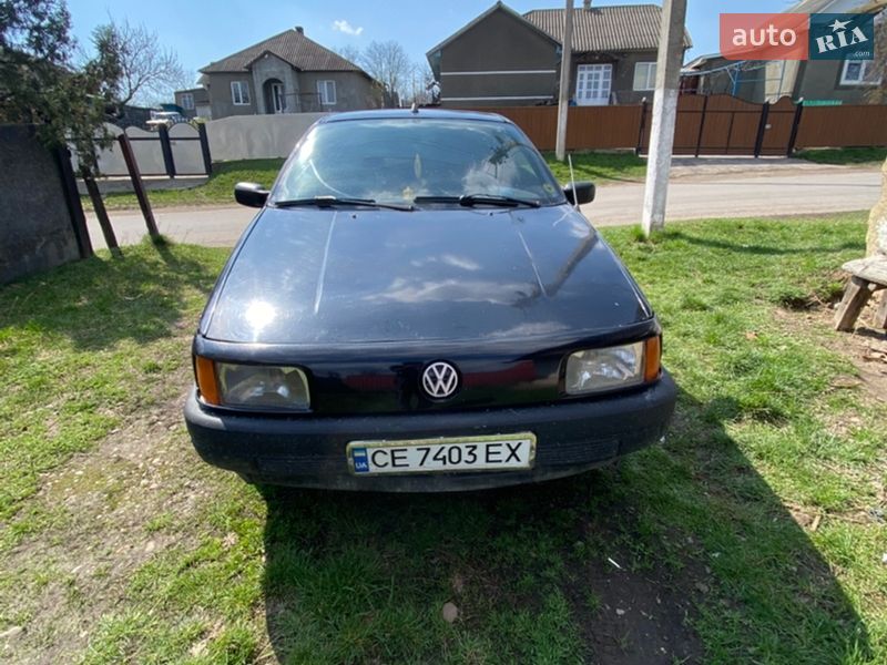 Седан Volkswagen Passat 1992 в Новоселице