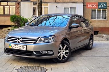 Седан Volkswagen Passat 2013 в Ужгороде